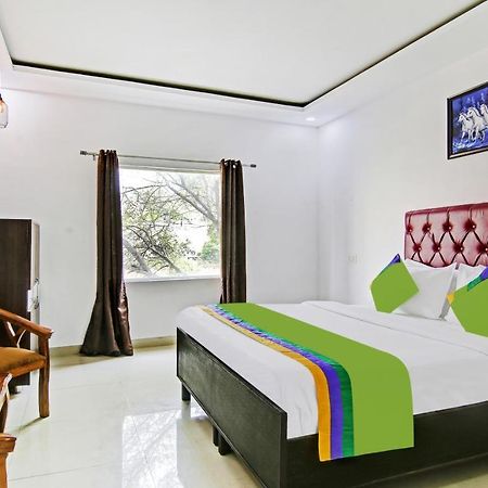 Treebo Royal Empire Adarsh Nagar, Chandigarh Hotel ภายนอก รูปภาพ