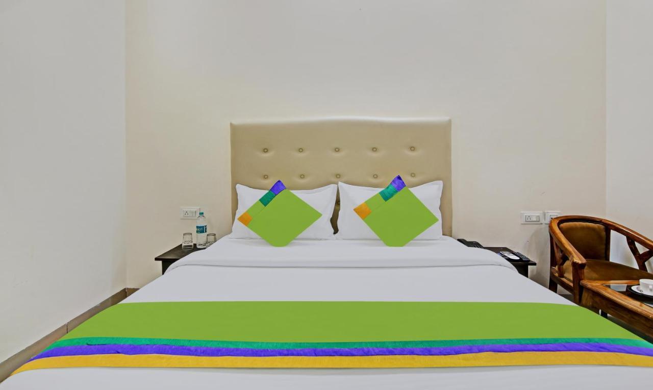 Treebo Royal Empire Adarsh Nagar, Chandigarh Hotel ภายนอก รูปภาพ