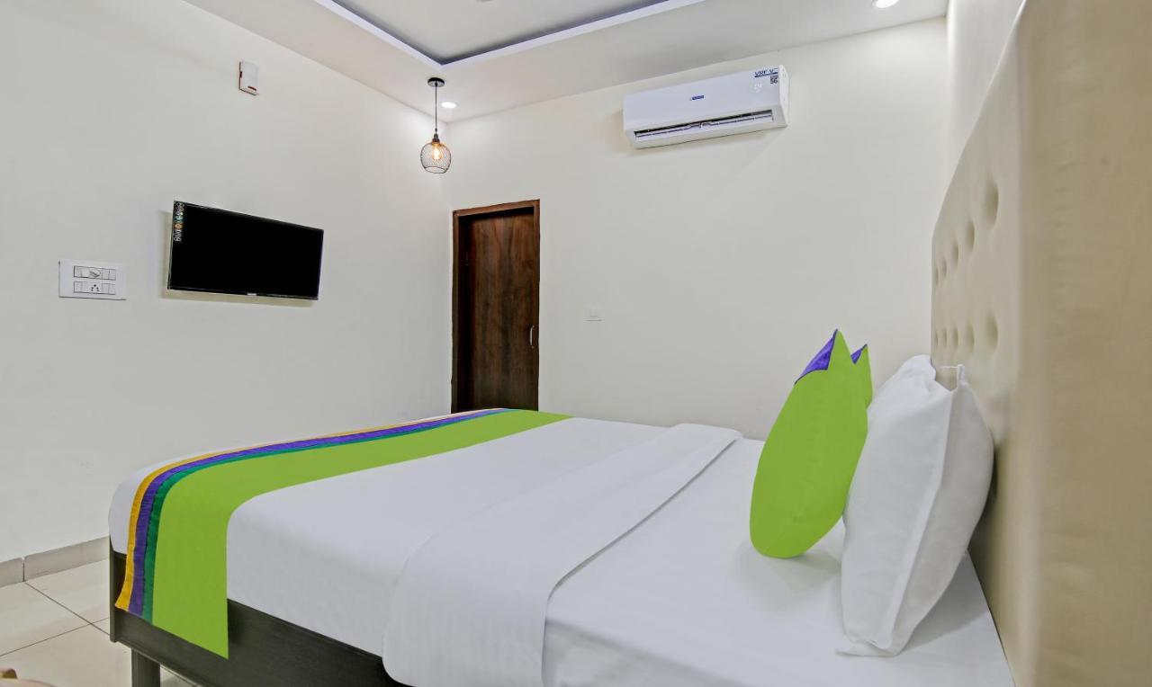 Treebo Royal Empire Adarsh Nagar, Chandigarh Hotel ภายนอก รูปภาพ