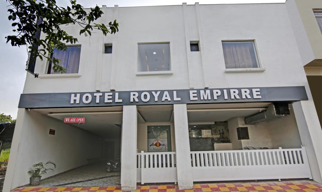 Treebo Royal Empire Adarsh Nagar, Chandigarh Hotel ภายนอก รูปภาพ