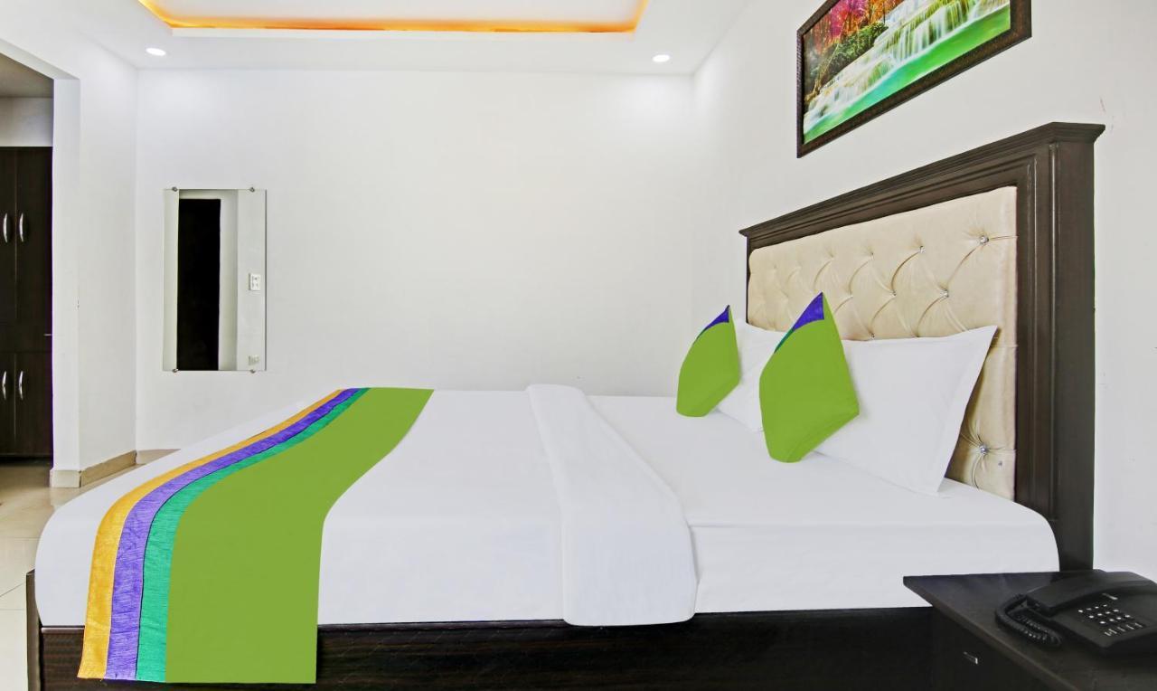 Treebo Royal Empire Adarsh Nagar, Chandigarh Hotel ภายนอก รูปภาพ