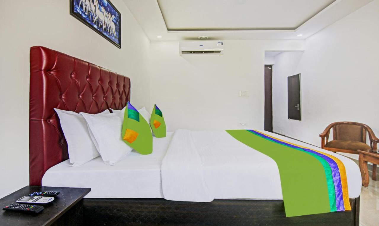 Treebo Royal Empire Adarsh Nagar, Chandigarh Hotel ภายนอก รูปภาพ
