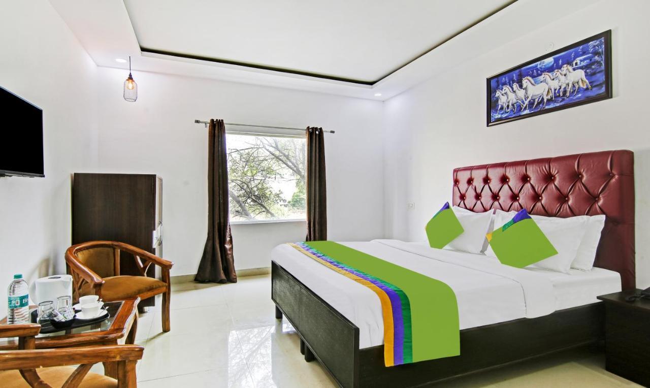 Treebo Royal Empire Adarsh Nagar, Chandigarh Hotel ภายนอก รูปภาพ