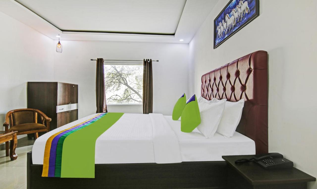Treebo Royal Empire Adarsh Nagar, Chandigarh Hotel ภายนอก รูปภาพ